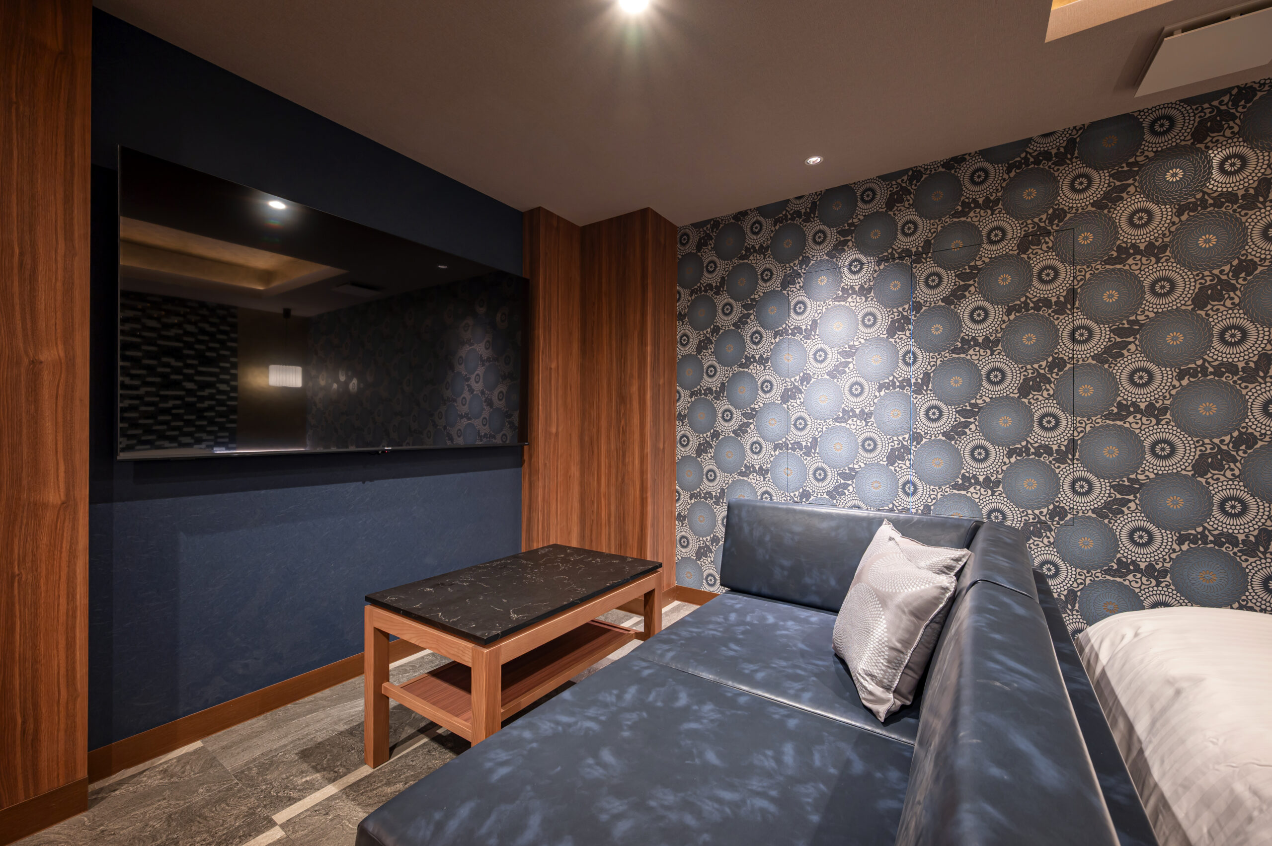 ROOM103 サムネイル2